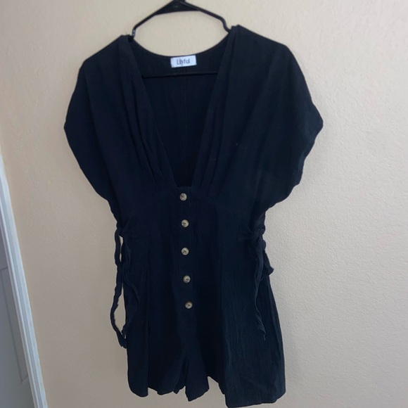 Super cute black Lilyful button front retro short sleeve romper casual fashion - Picture 11 of 12